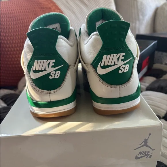Jordan 4 Retro SB Pine green - Picture 3 of 6